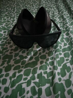 Taylor Swift black Reputation sunglasses